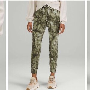 Lululemon Size 6 Green Ready to Rulu High Rise Jogger